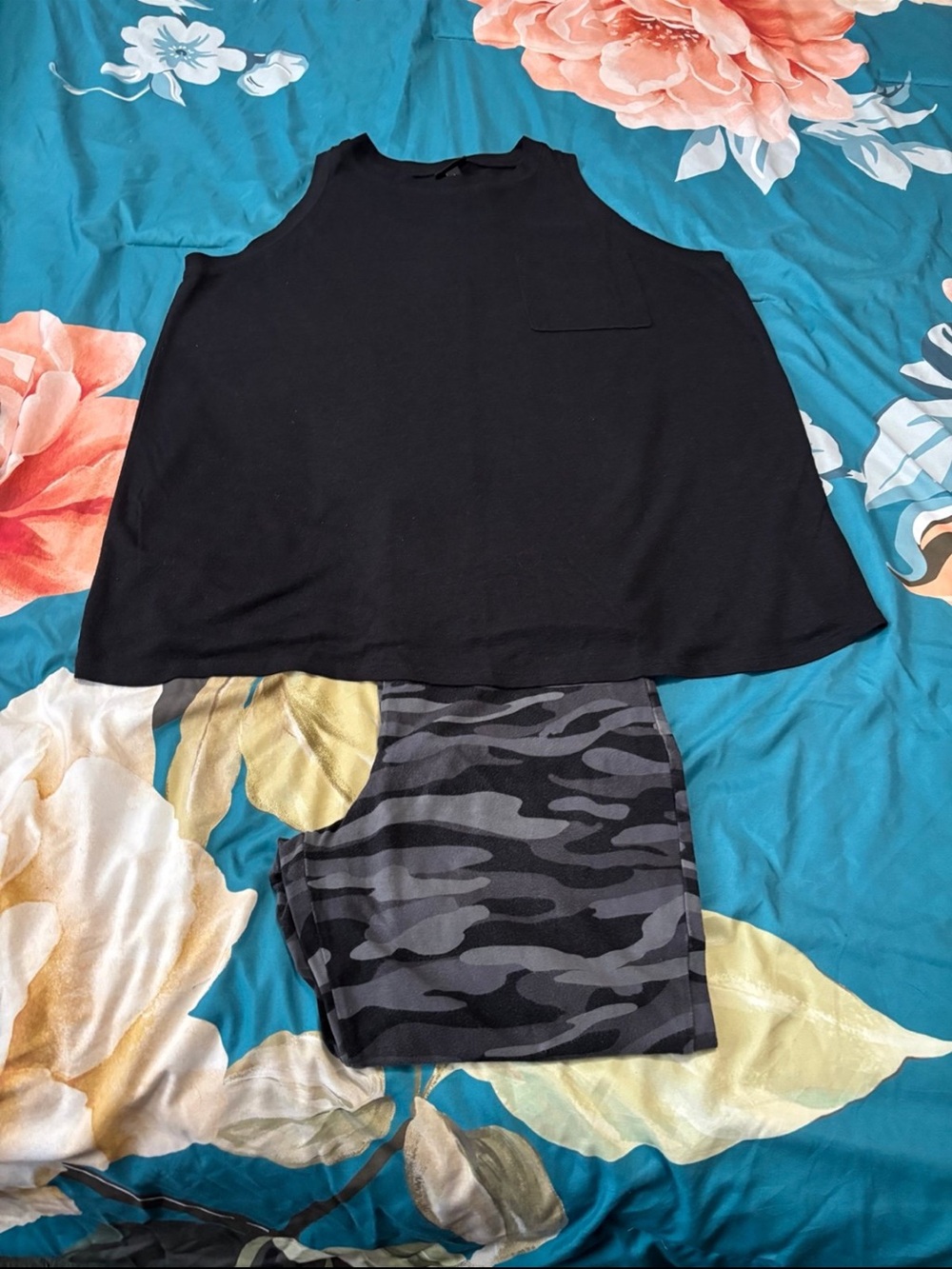 OUTFIT Black Tank Top with Gray Camo Leggings